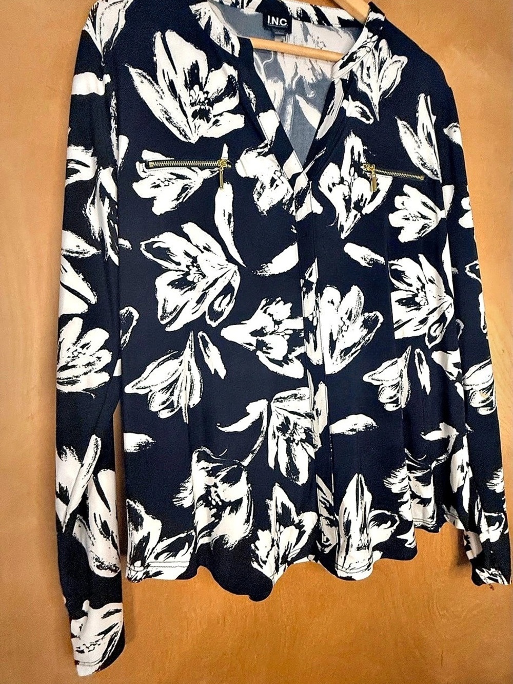 INC Floral Zip Pocket Blouse in Black & White Size Large